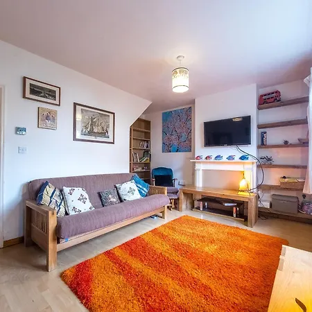 Pass The Keys Charming Home Near Thames Dlr